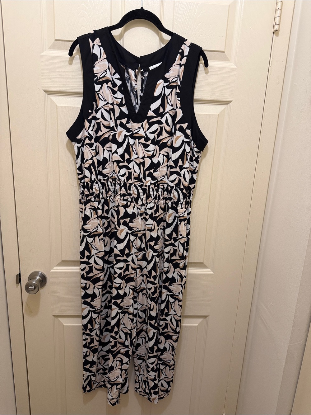 Luxology Black & Cream Leaf-Print Sleeveless Midi Dress
